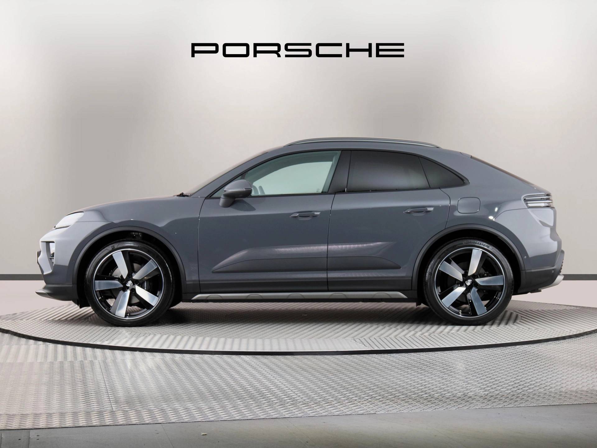 Macan, photo 2 of 46