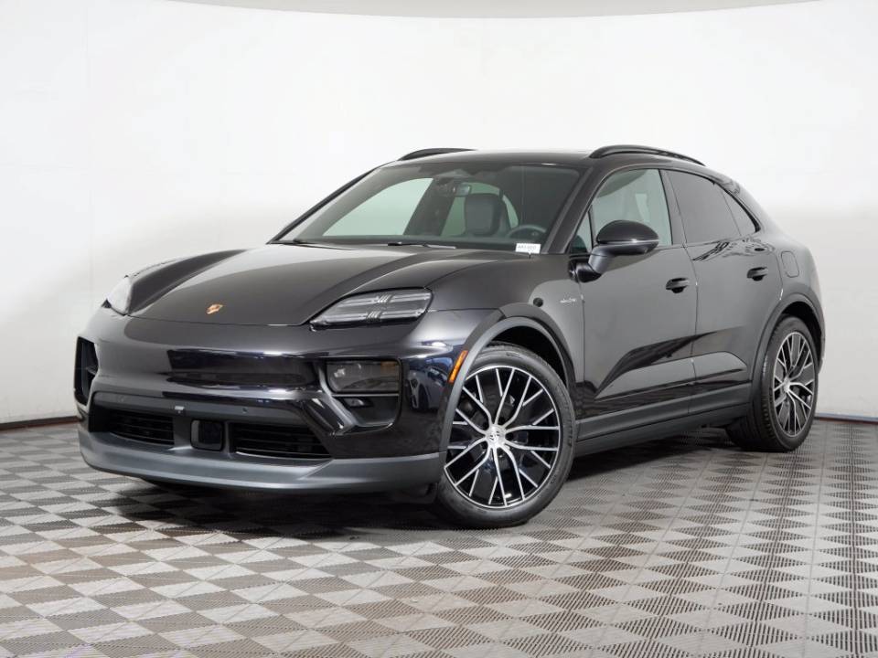 2026 Porsche Macan Base