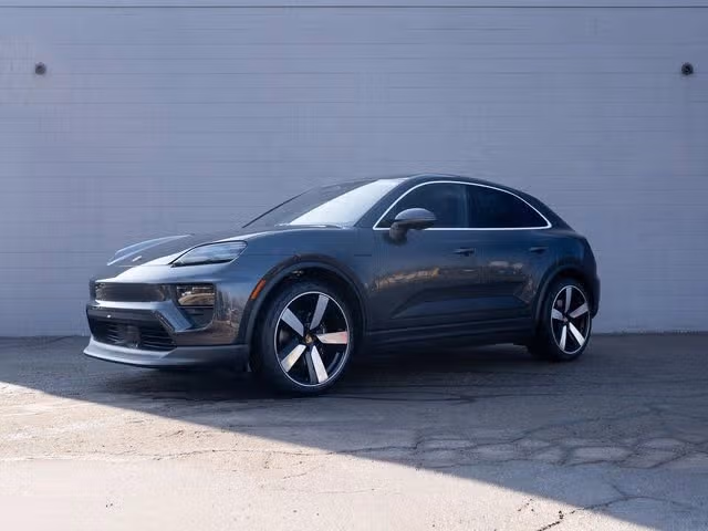 2026 Porsche Macan Base - Photo 3