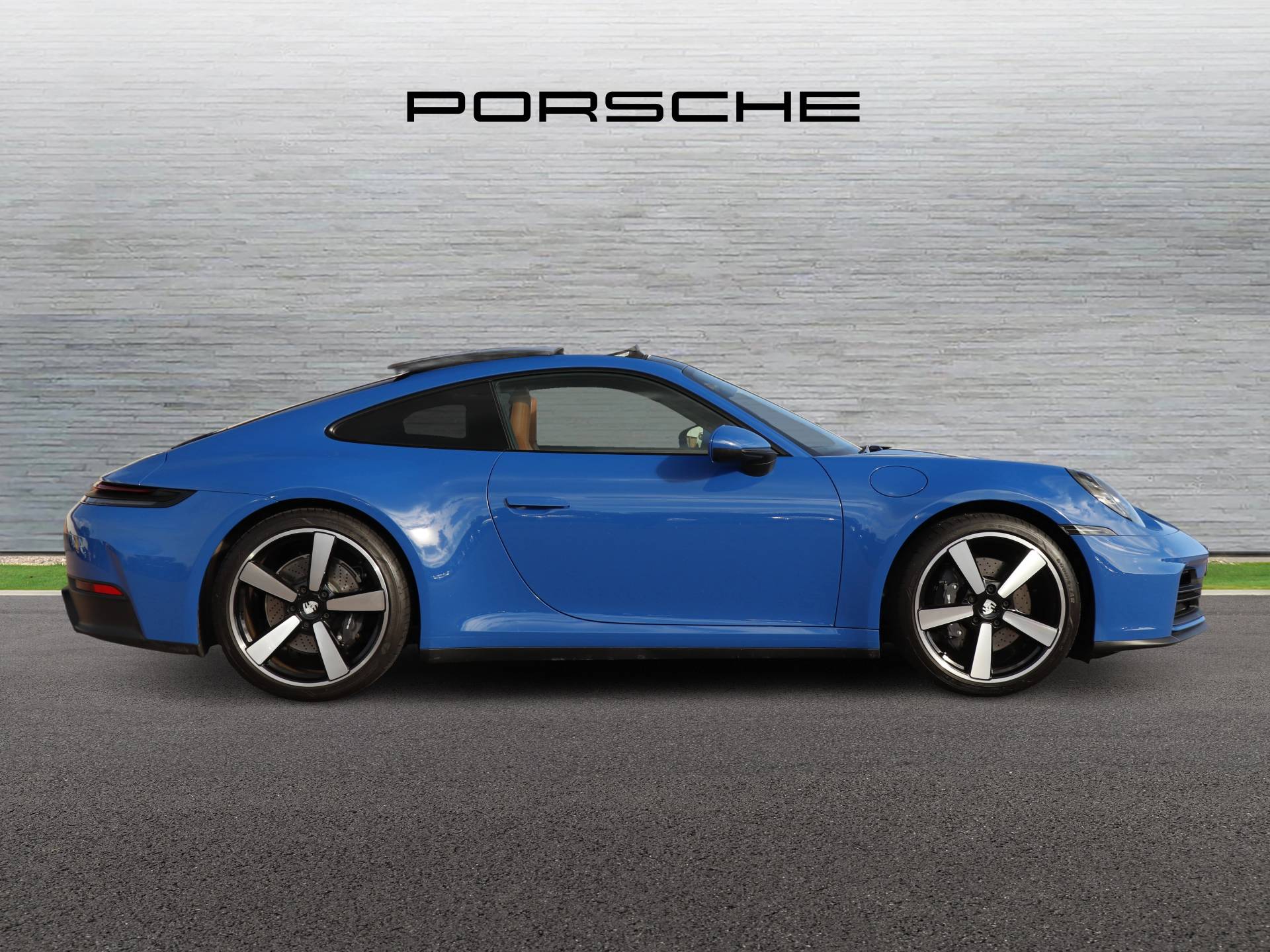 911 Carrera, photo 2 of 37