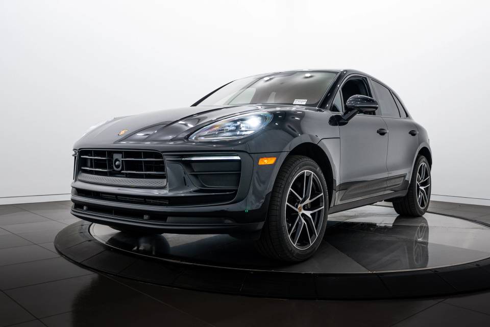 2022 Porsche Macan Base