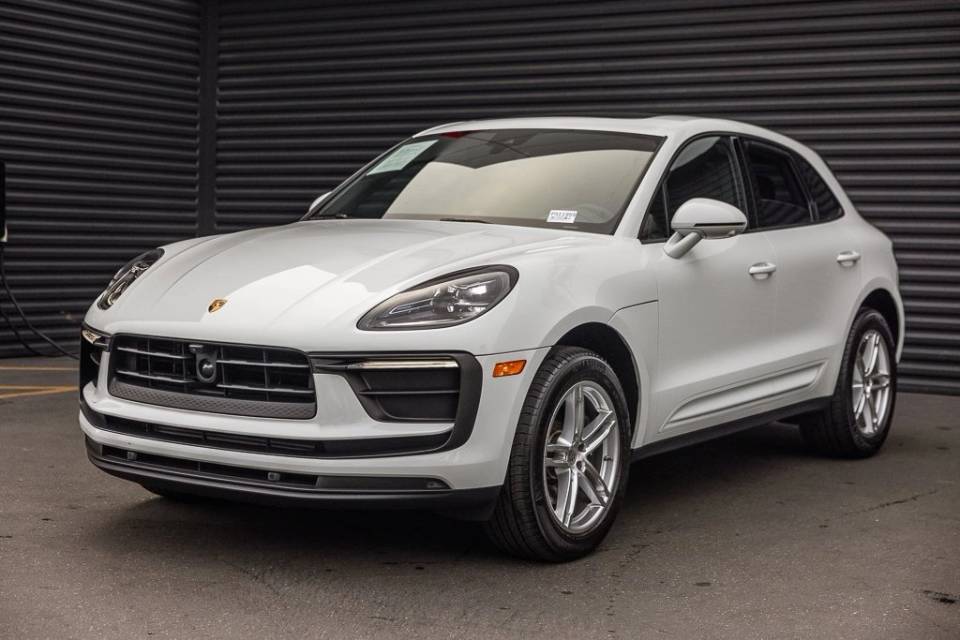 2025 Porsche Macan T