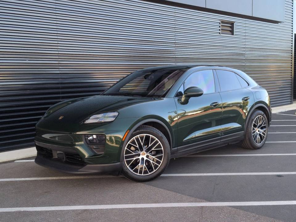 2025 Porsche Macan Base