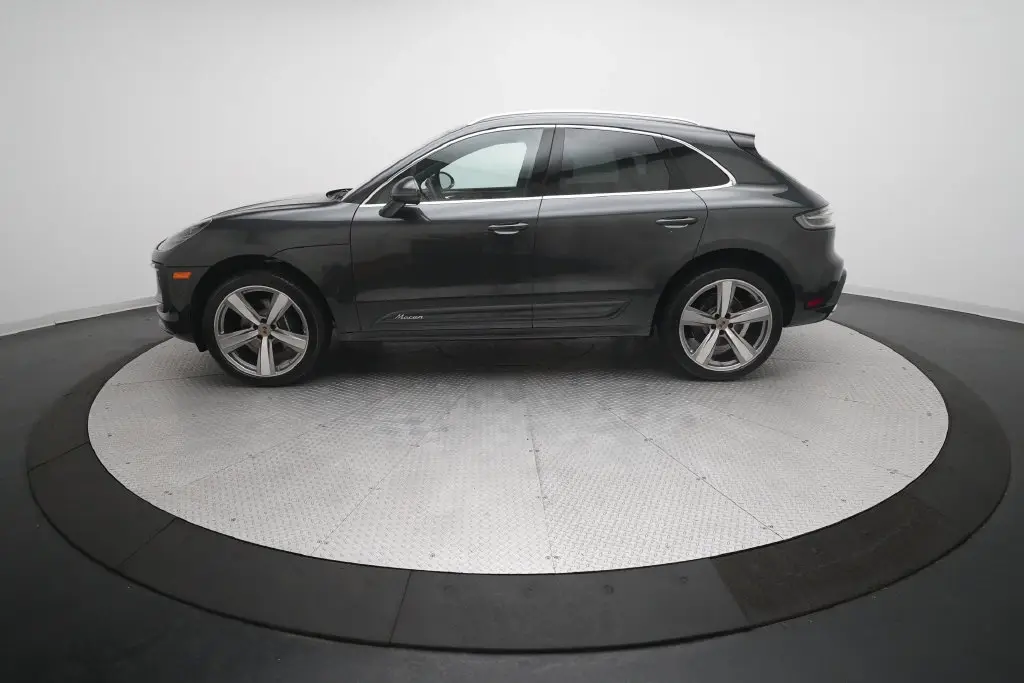 2026 Porsche Macan T - Photo 16
