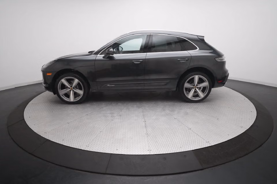 2026 Porsche Macan T - Photo 11