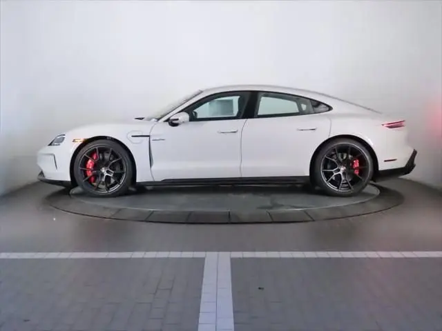 2026 Porsche Taycan GTS - Photo 15