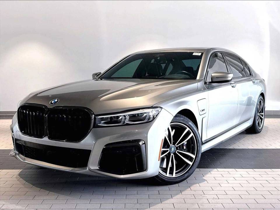 2022 BMW 7 Series 745e