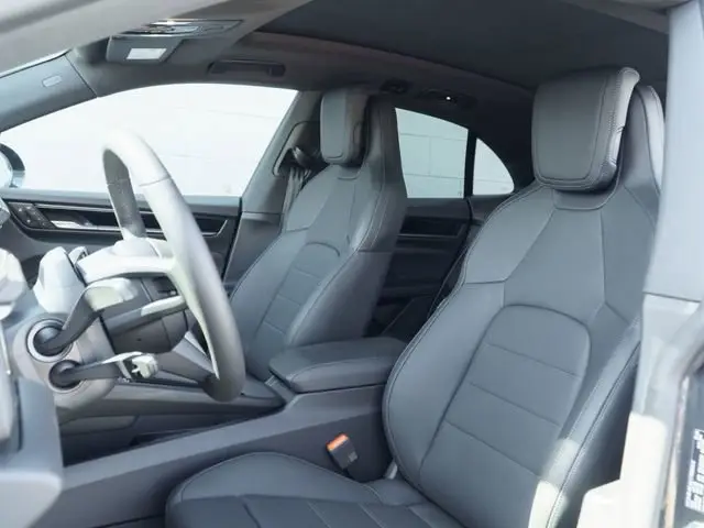 2026 Porsche Macan Base - Photo 31