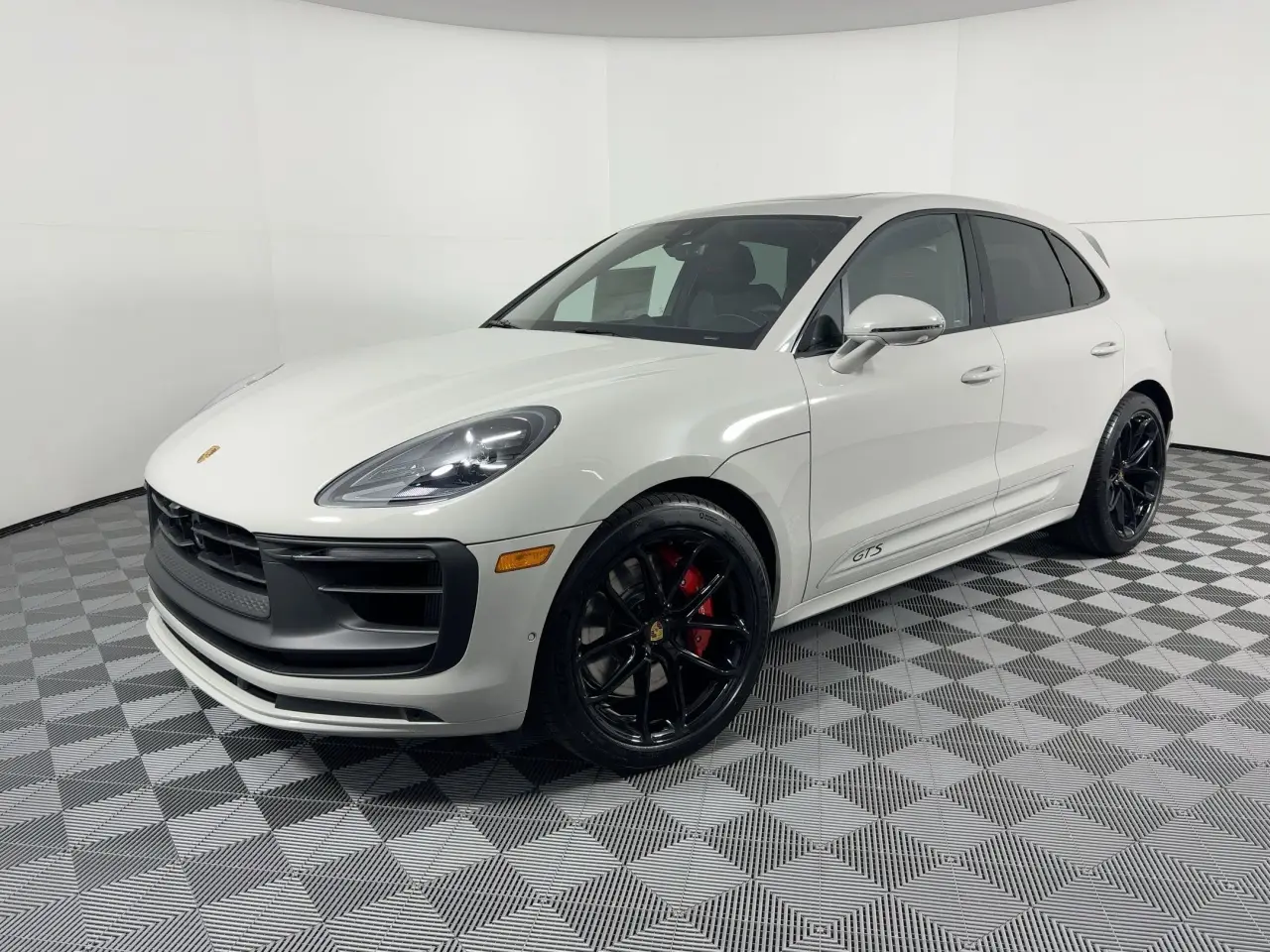 2026 Porsche Macan GTS - Photo 8