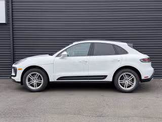 2026 Porsche Macan T - Photo 9