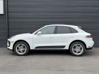 2026 Porsche Macan T - Photo 13