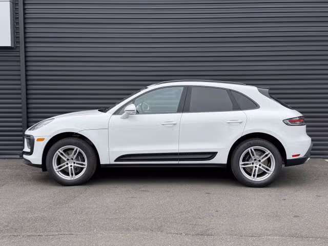 2026 Porsche Macan T - Photo 10