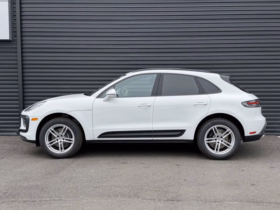 2026 Porsche Macan T - Photo 11