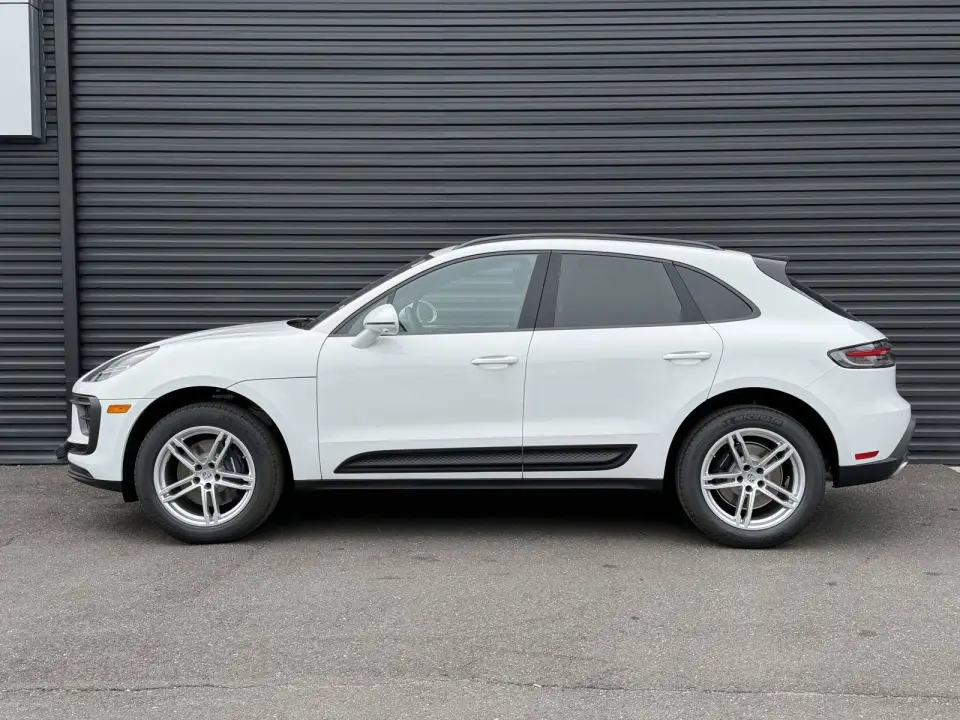 2026 Porsche Macan T - Photo 15