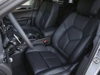 2025 Porsche Macan Base - Photo 37