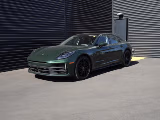 2025 Porsche Panamera 4's photo