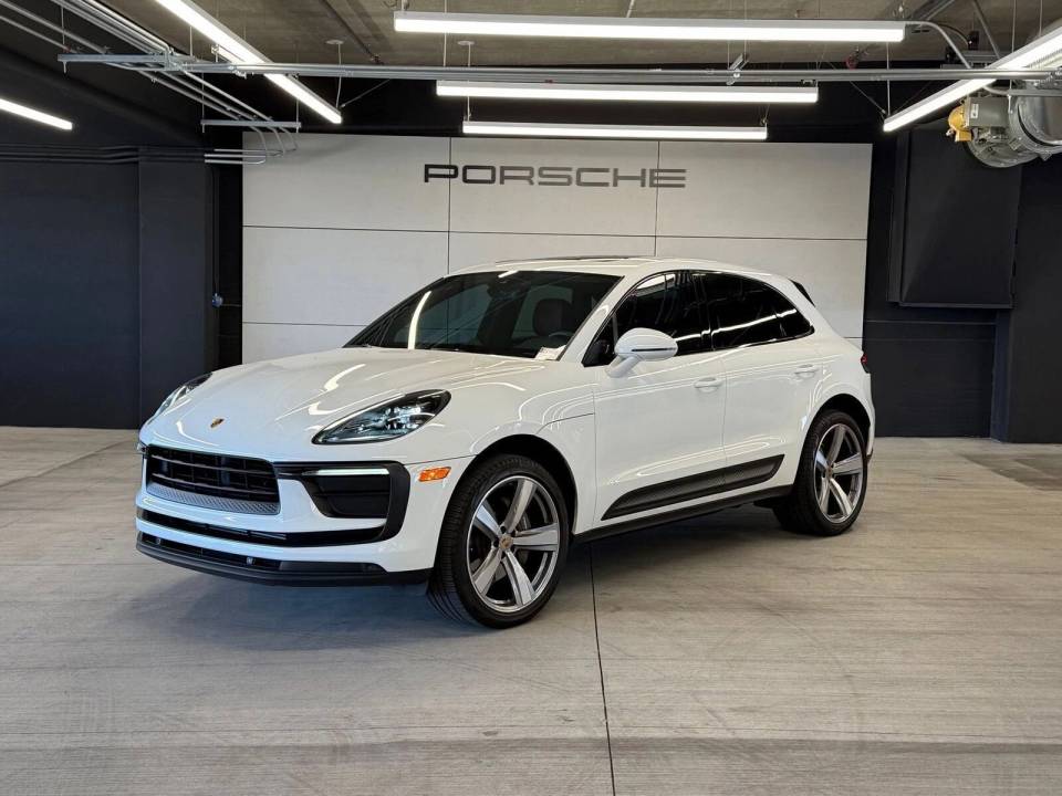 2022 Porsche Macan Base