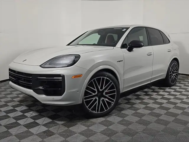 2026 Porsche Cayenne Turbo E-Hybrid - Photo 6
