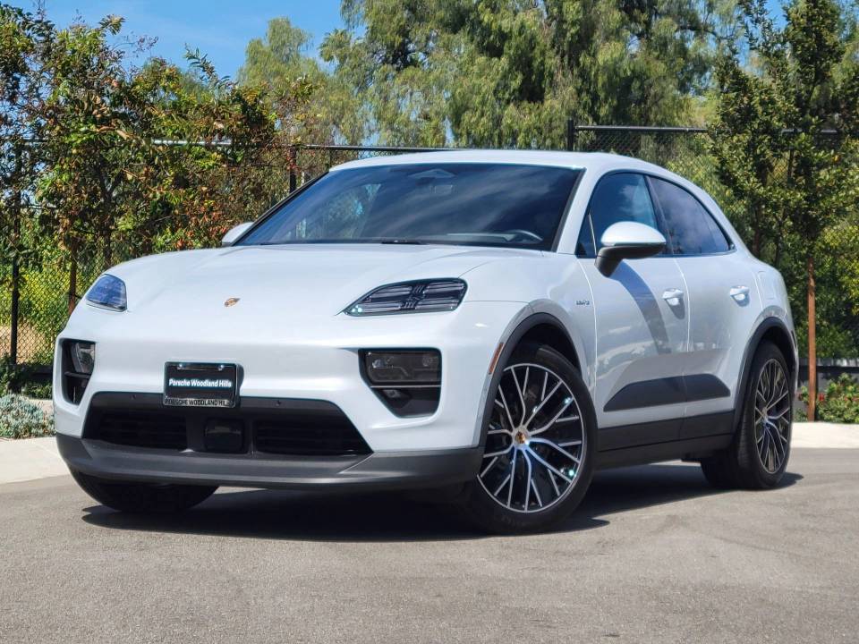 2025 Porsche Macan Base