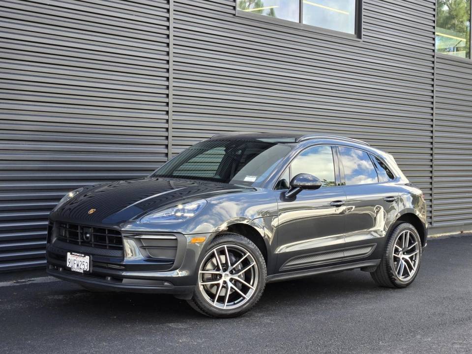 2025 Porsche Macan T