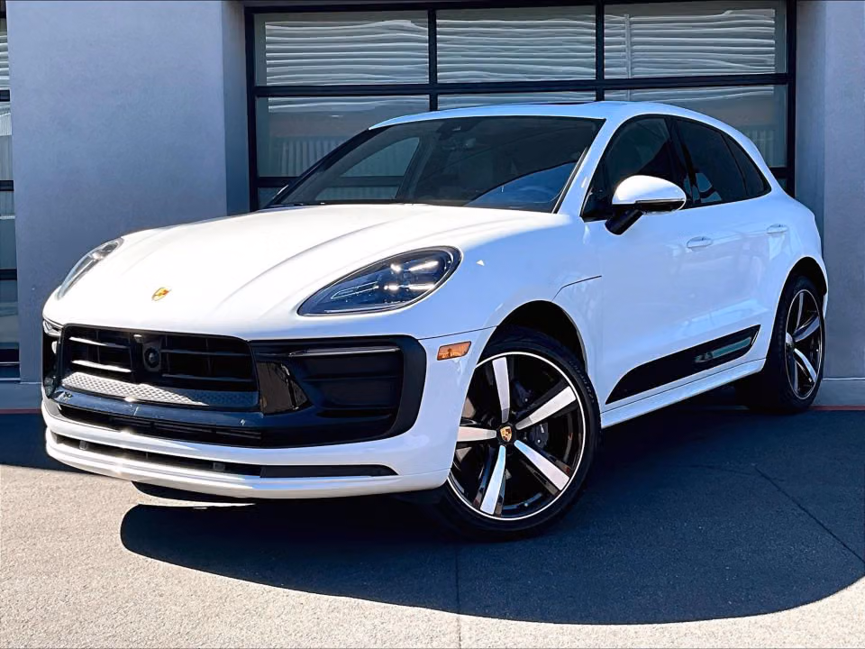 2026 Porsche Macan T - Photo 3