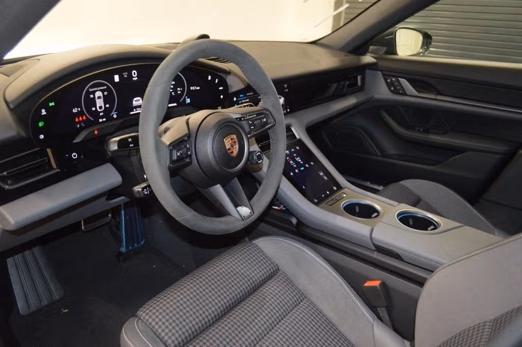 2025 Porsche Taycan Base - Photo 28