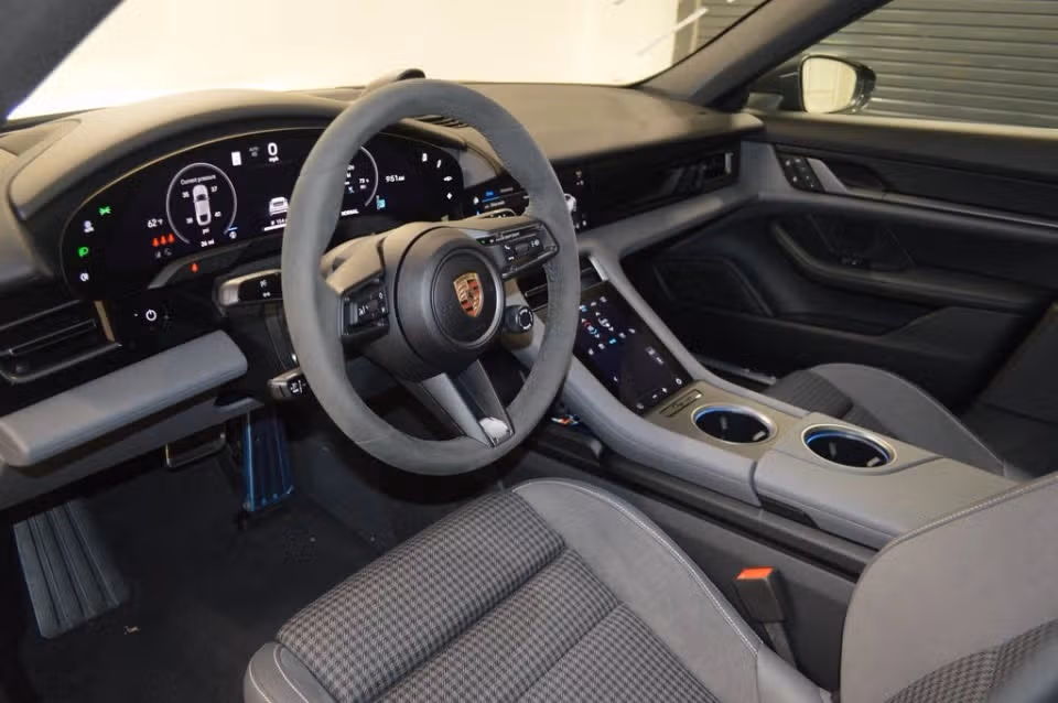 2025 Porsche Taycan Base - Photo 27