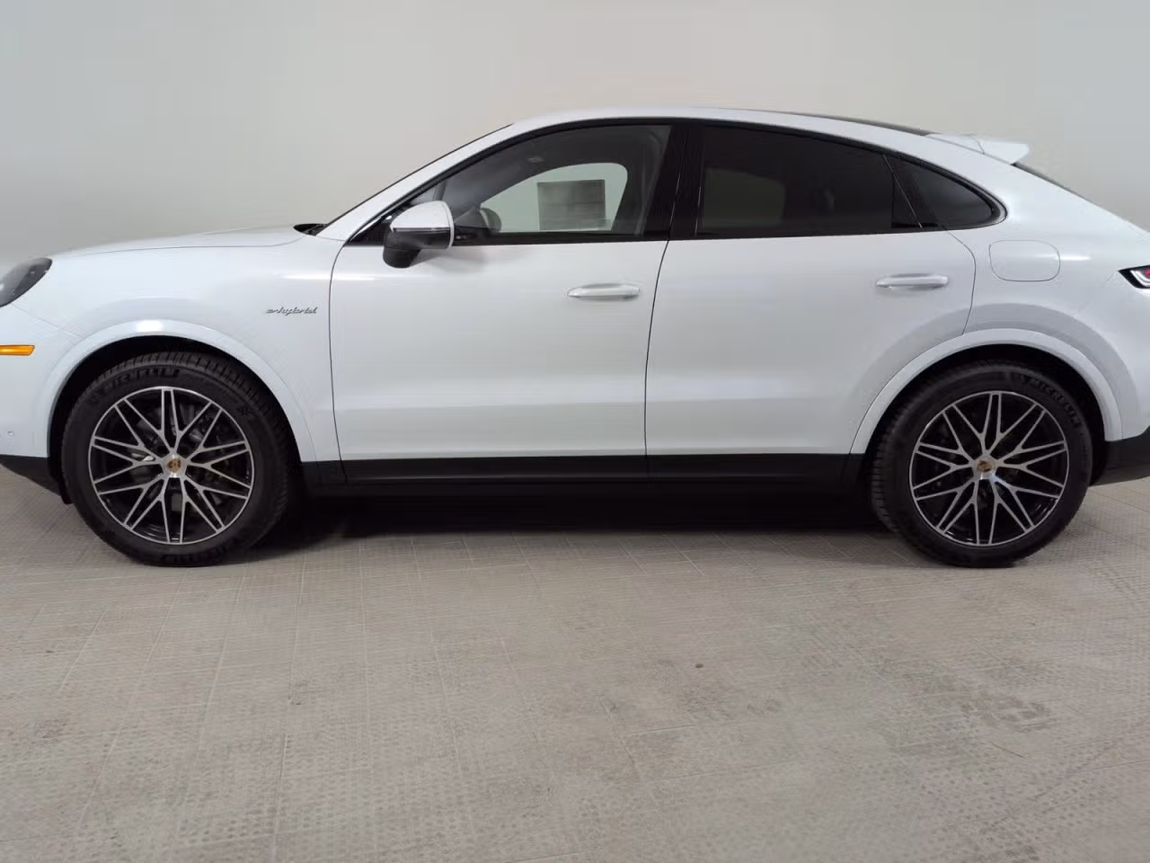 2026 Porsche Cayenne Coup E-Hybrid - Photo 12
