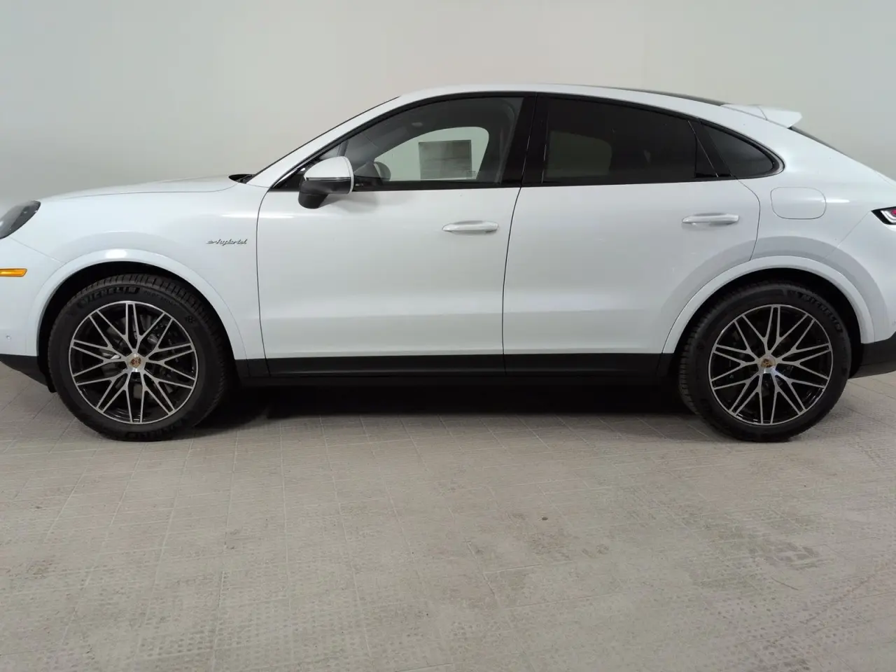 2026 Porsche Cayenne Coup E-Hybrid - Photo 16