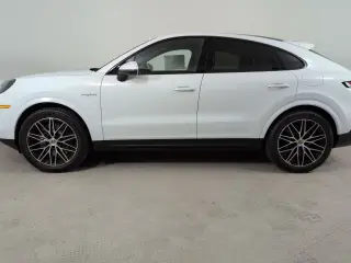 2026 Porsche Cayenne Coup E-Hybrid - Photo 13
