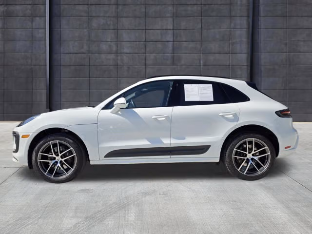 2025 Porsche Macan T - Photo 10