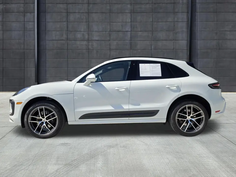 2025 Porsche Macan T - Photo 15