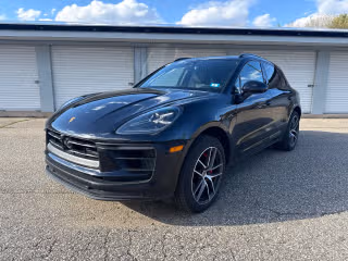 2025 Porsche Macan S's photo