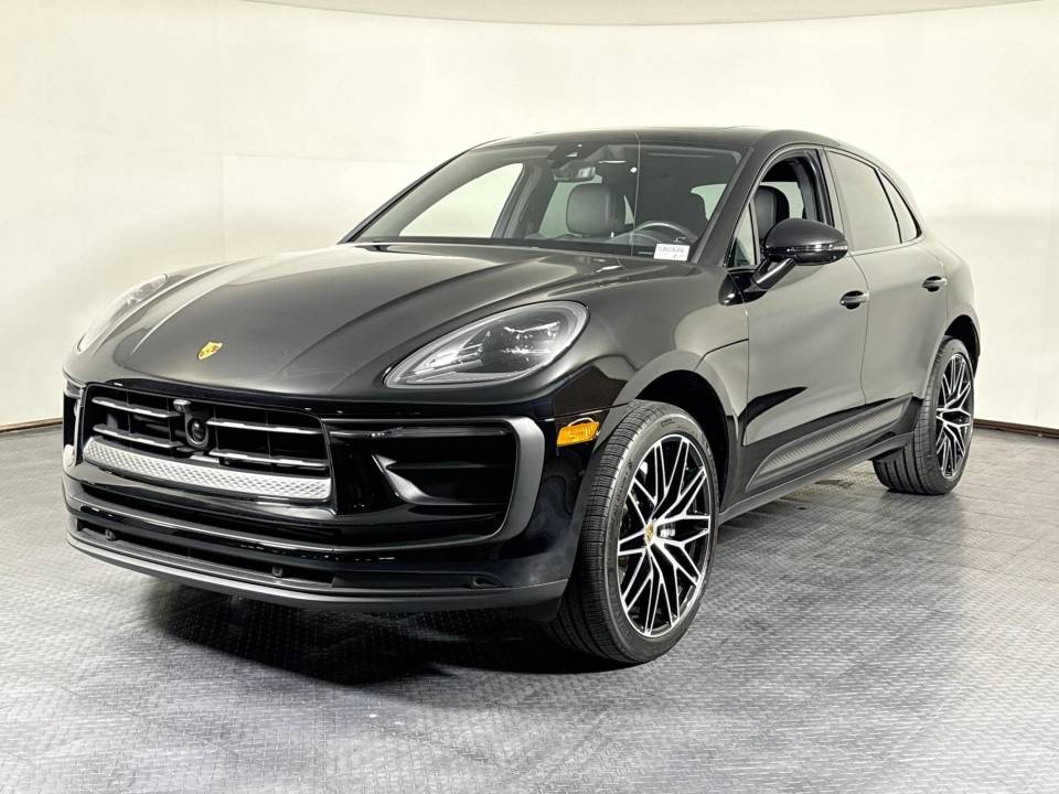 2026 Porsche Macan Base