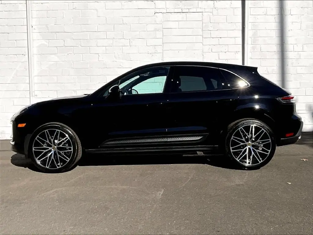 2026 Porsche Macan T - Photo 16