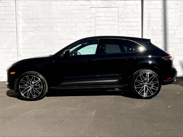 2026 Porsche Macan T - Photo 14