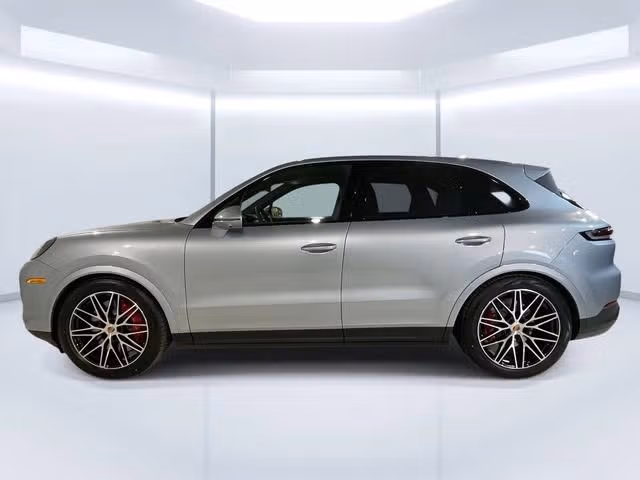 2026 Porsche Cayenne S - Photo 10