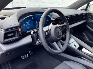 2025 Porsche Macan Turbo Electric - Photo 25