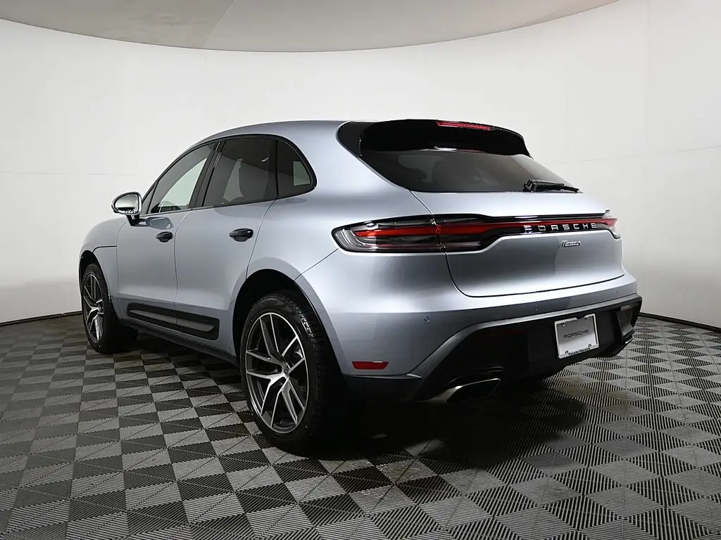 2026 Porsche Macan - Photo 24