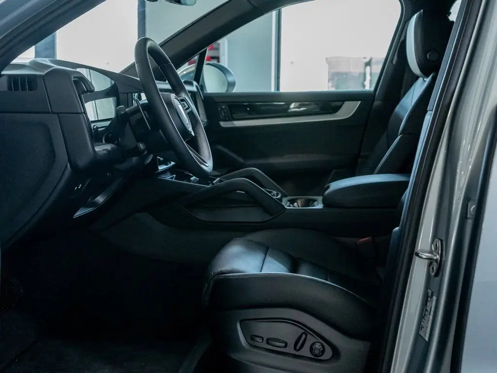 2025 Porsche Cayenne Base - Photo 32