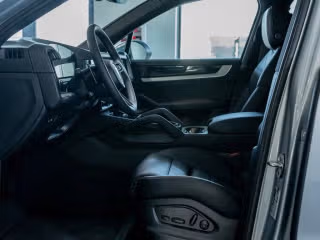 2025 Porsche Cayenne Base - Photo 25