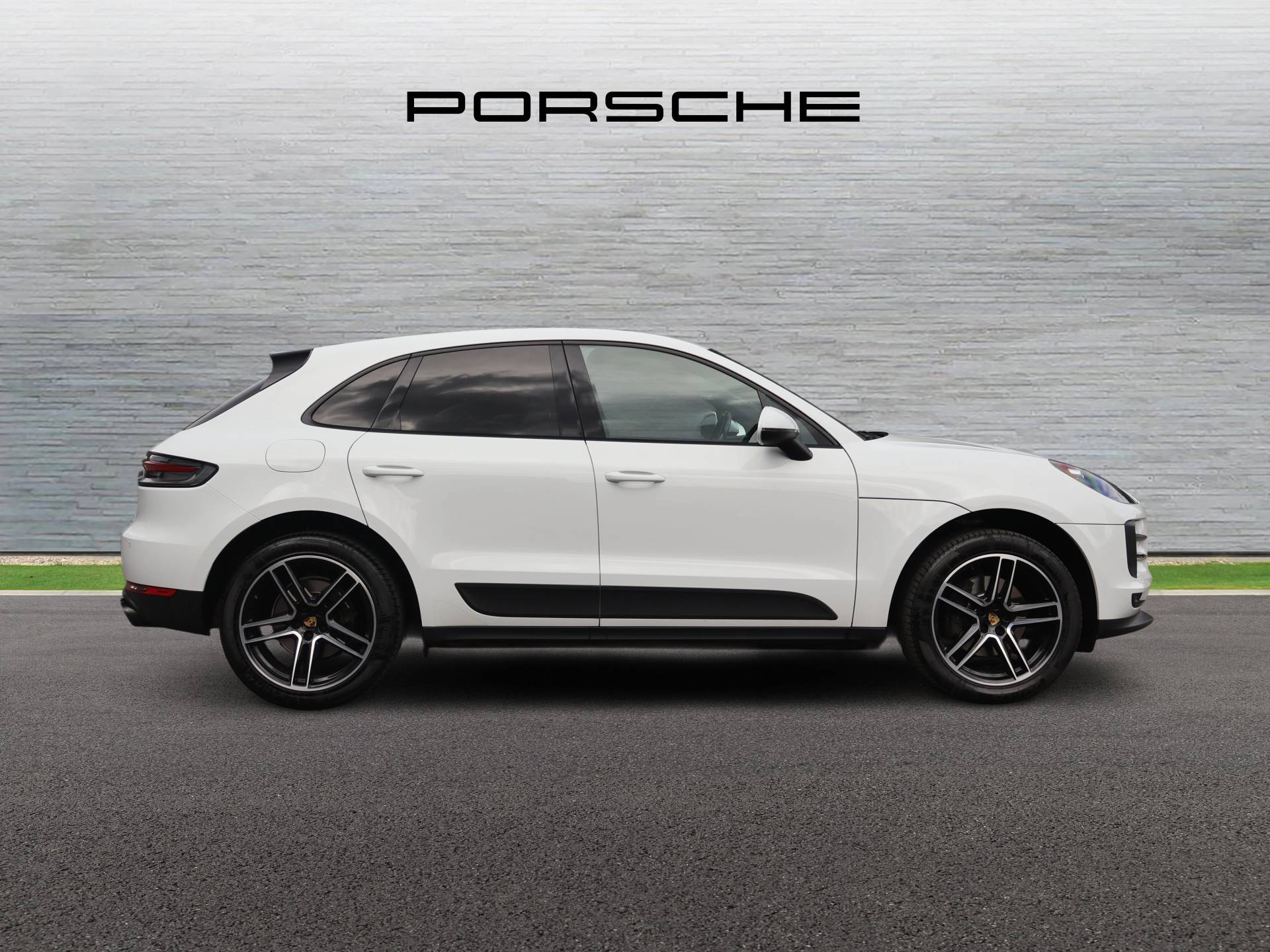 Macan, photo 2 of 32