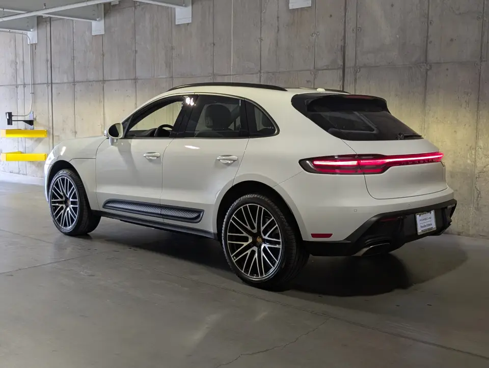 2026 Porsche Macan T - Photo 23