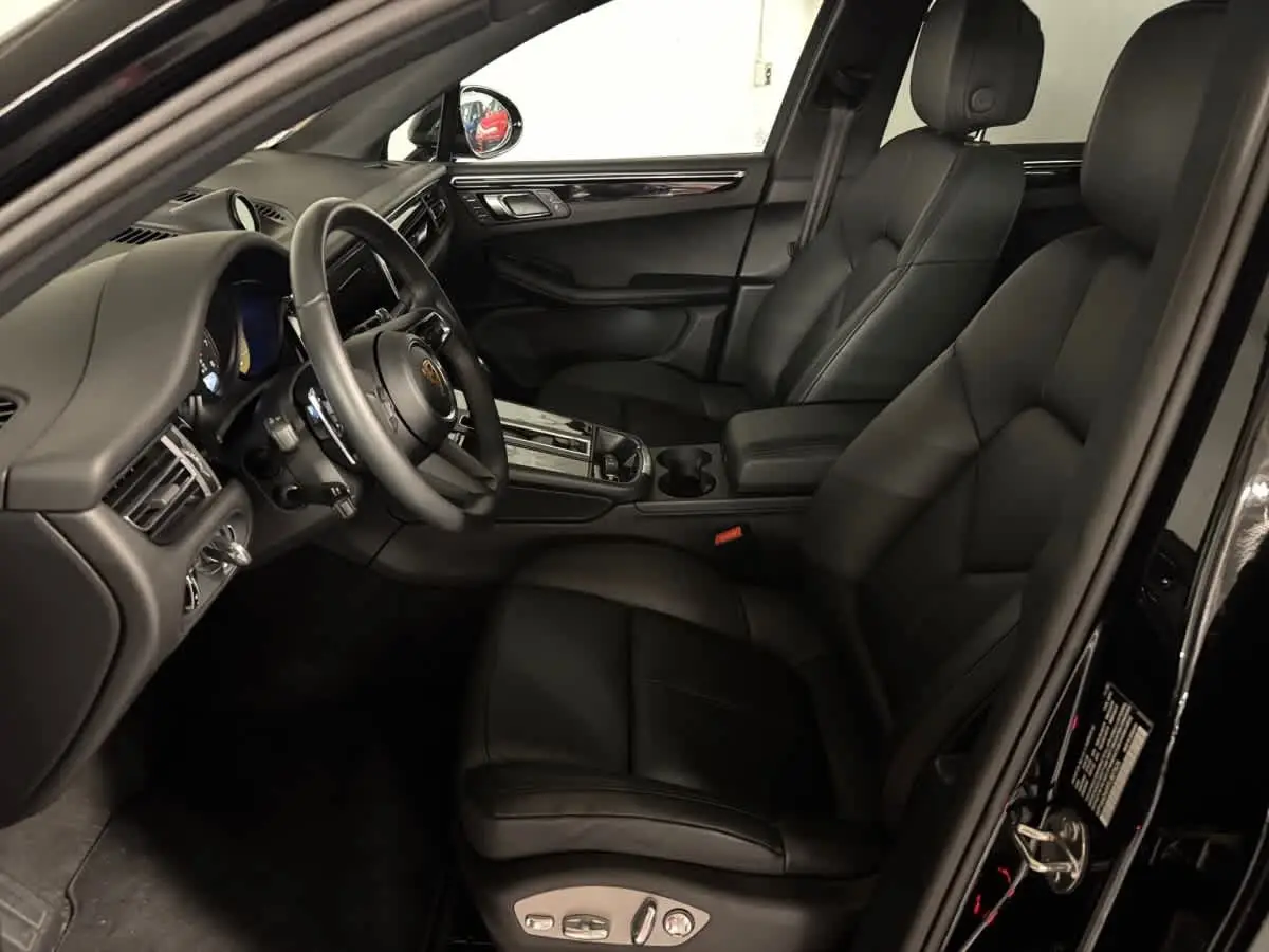 2026 Porsche Macan T - Photo 40