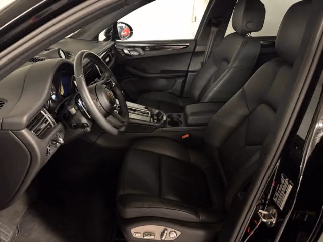 2026 Porsche Macan T - Photo 34