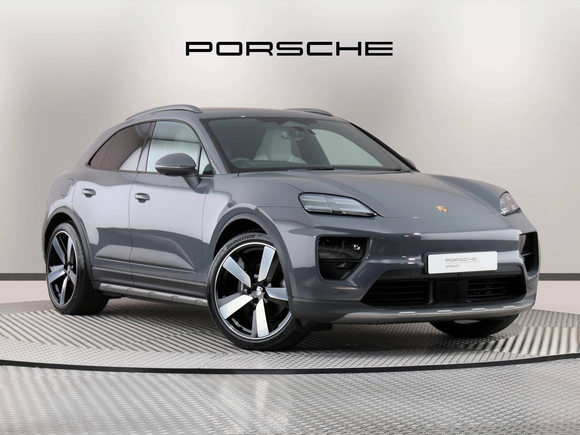 Macan, photo 1 of 46