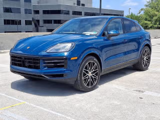 2025 Porsche Cayenne -'s photo