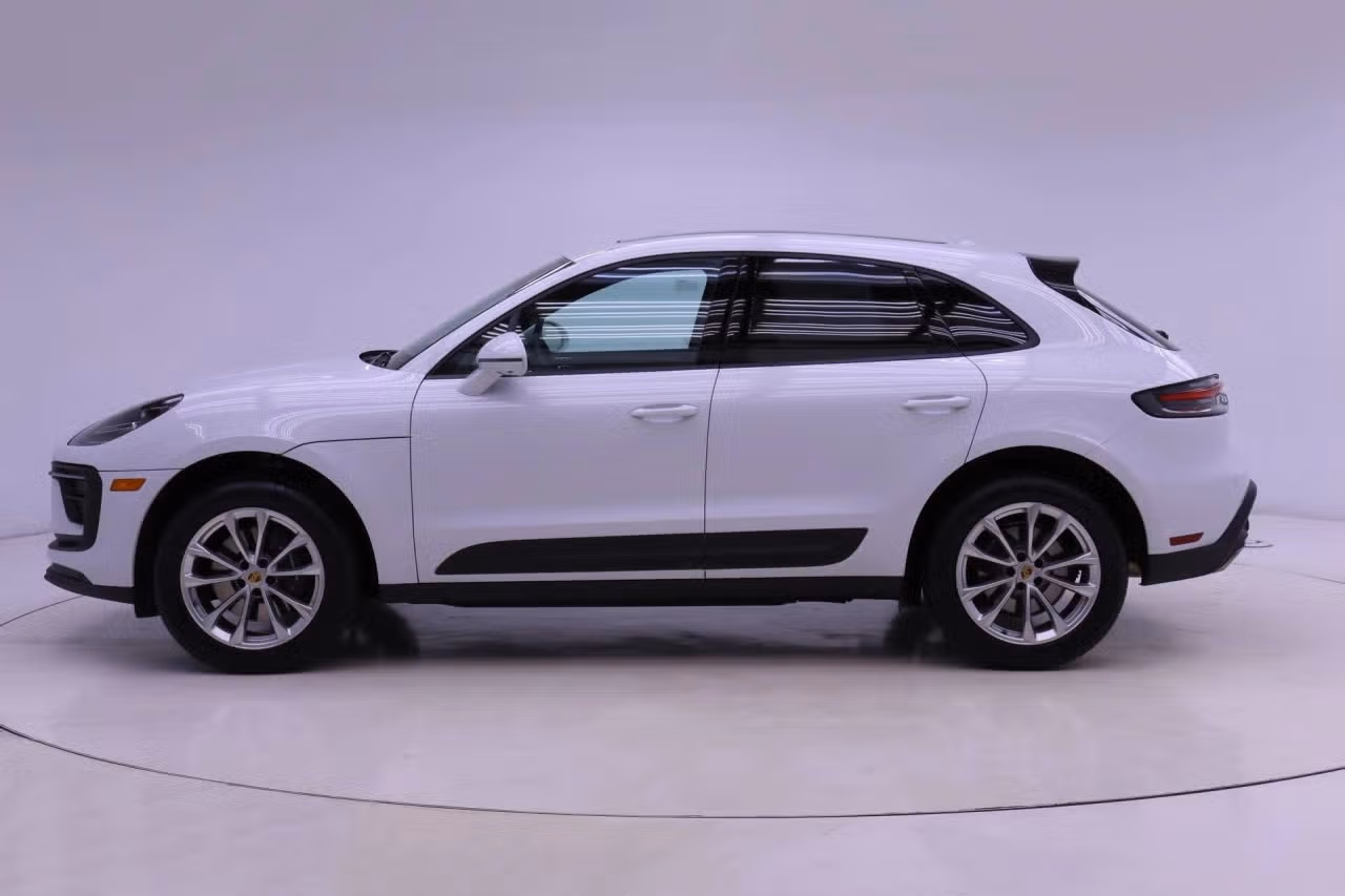 2025 Porsche Macan - Photo 12