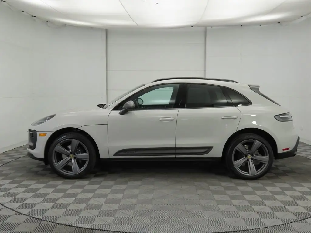 2025 Porsche Macan Base - Photo 16