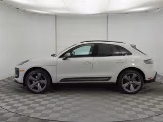 2025 Porsche Macan Base - Photo 9